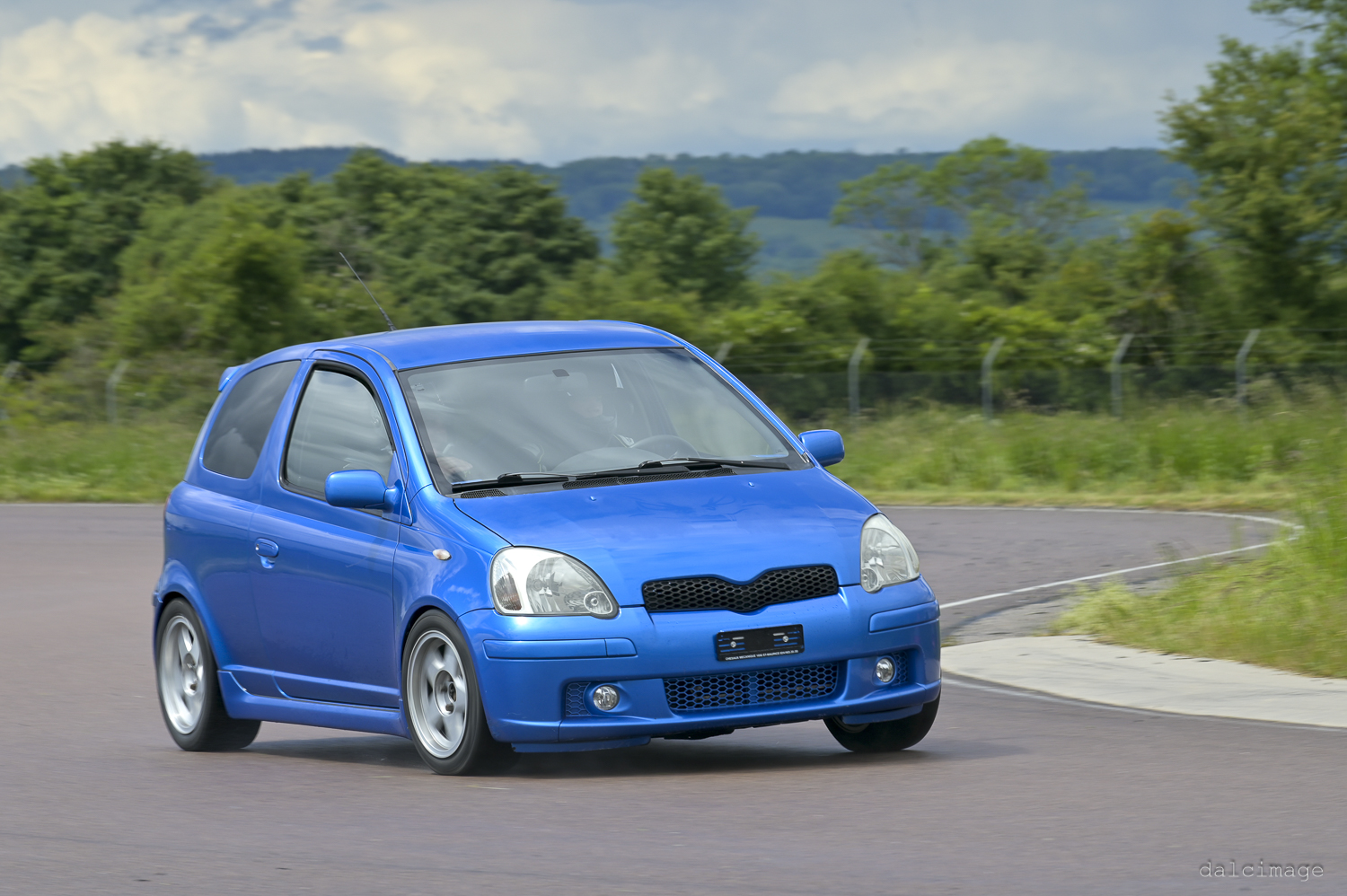 Voiture sur le circuit de pouilly - asaav.ch