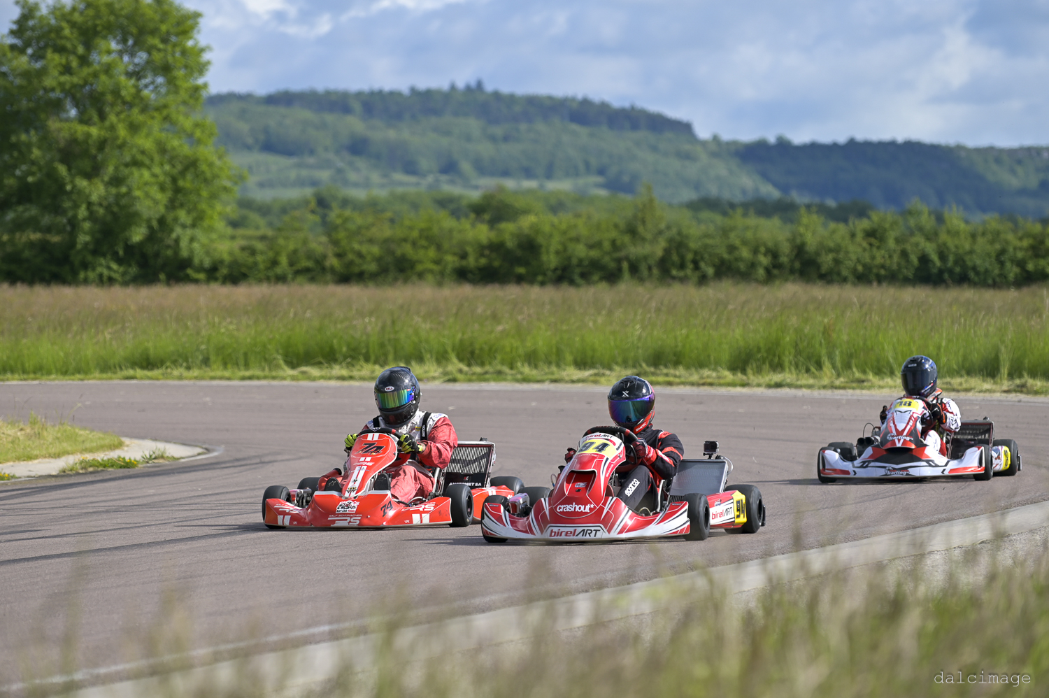 Voiture sur le circuit de pouilly - asaav.ch