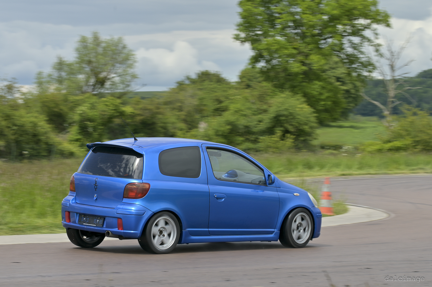 Voiture sur le circuit de pouilly - asaav.ch