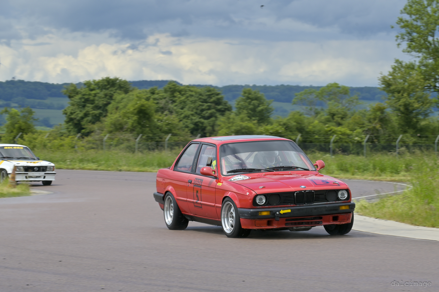 Voiture sur le circuit de pouilly - asaav.ch