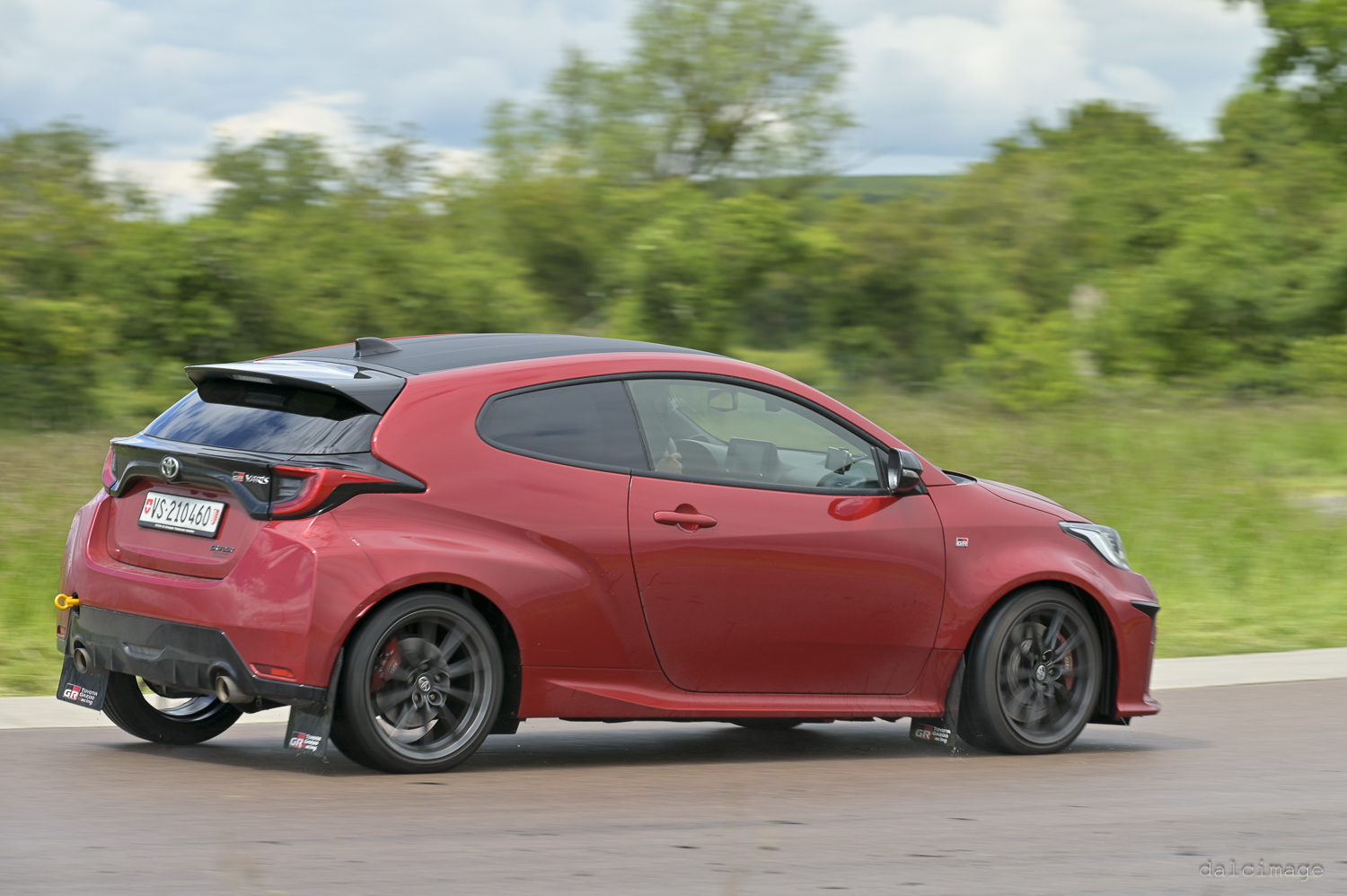 Voiture sur le circuit de pouilly - asaav.ch