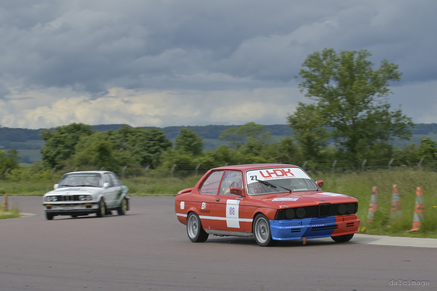 Voiture sur le circuit de pouilly - asaav.ch