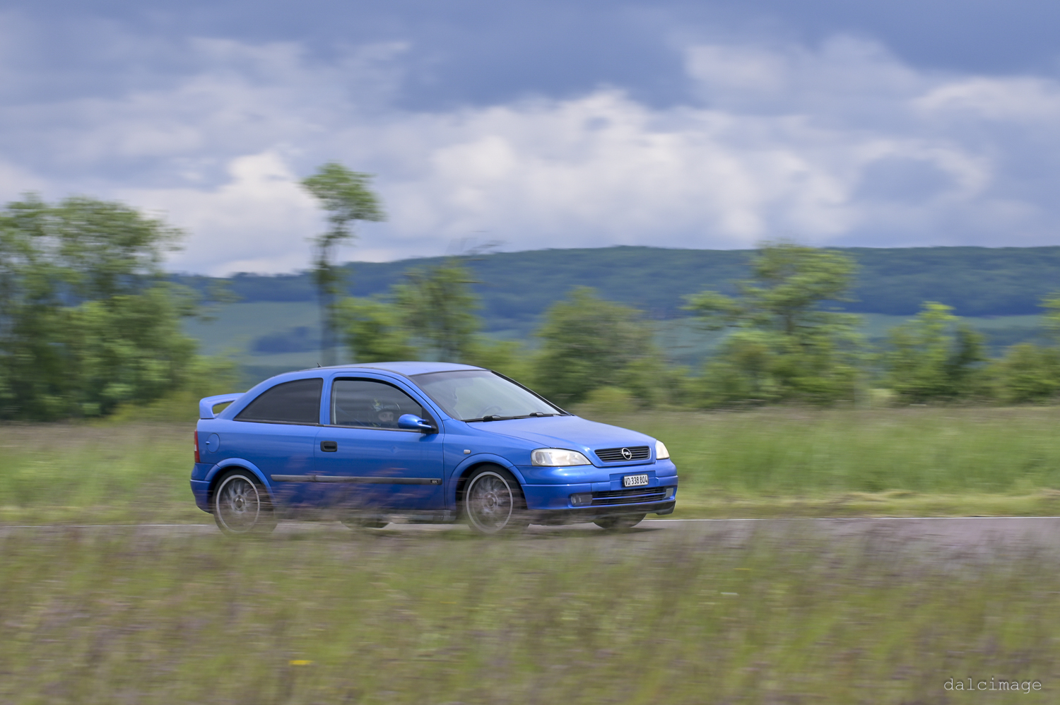 Voiture sur le circuit de pouilly - asaav.ch