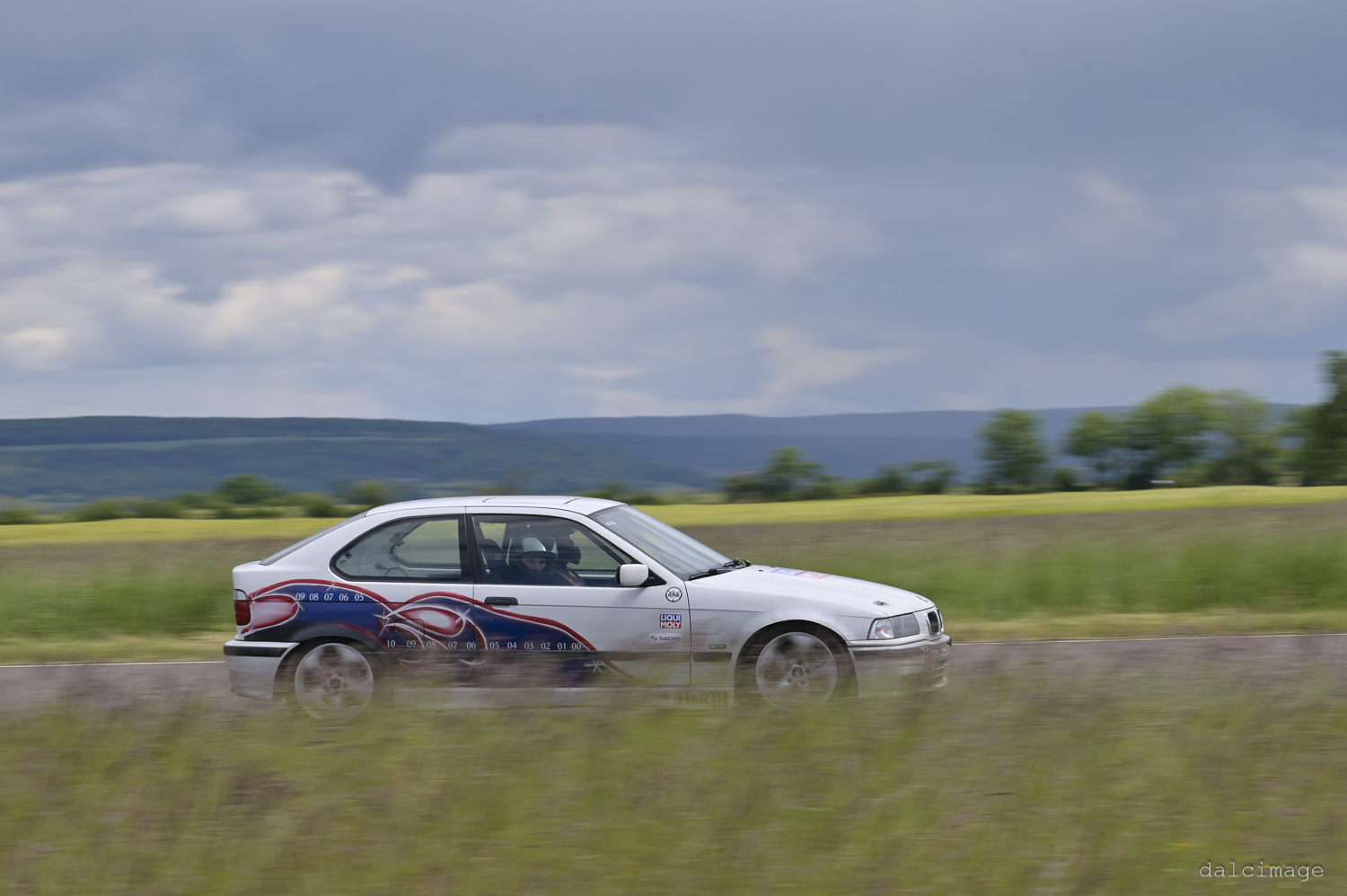 Voiture sur le circuit de pouilly - asaav.ch