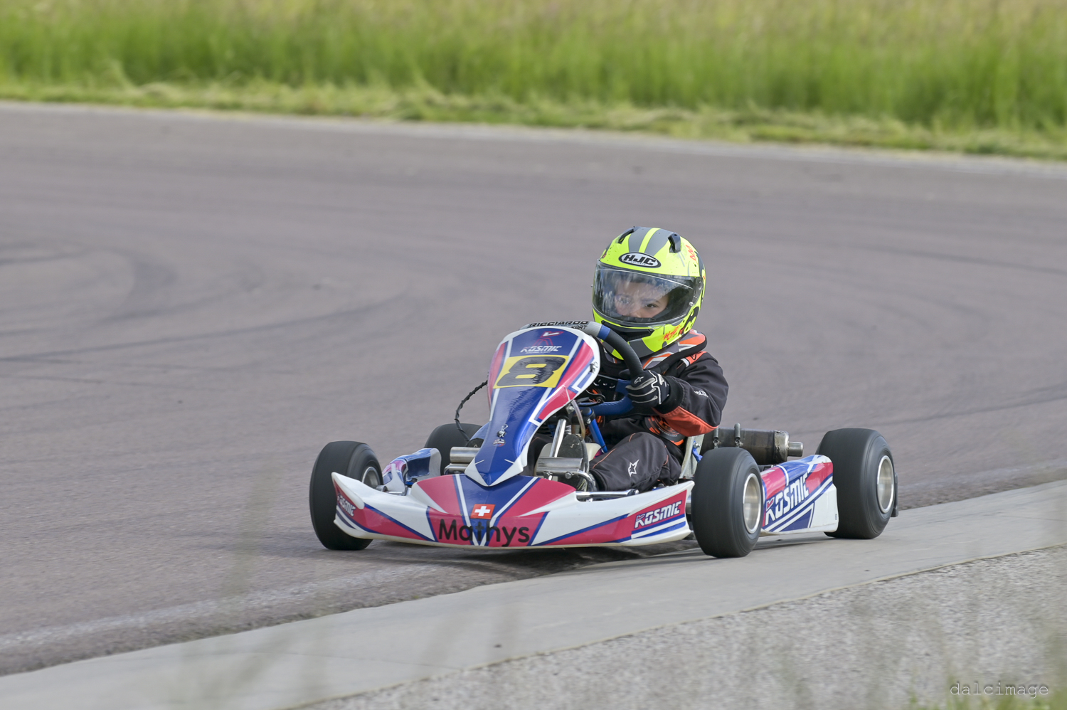 Voiture sur le circuit de pouilly - asaav.ch