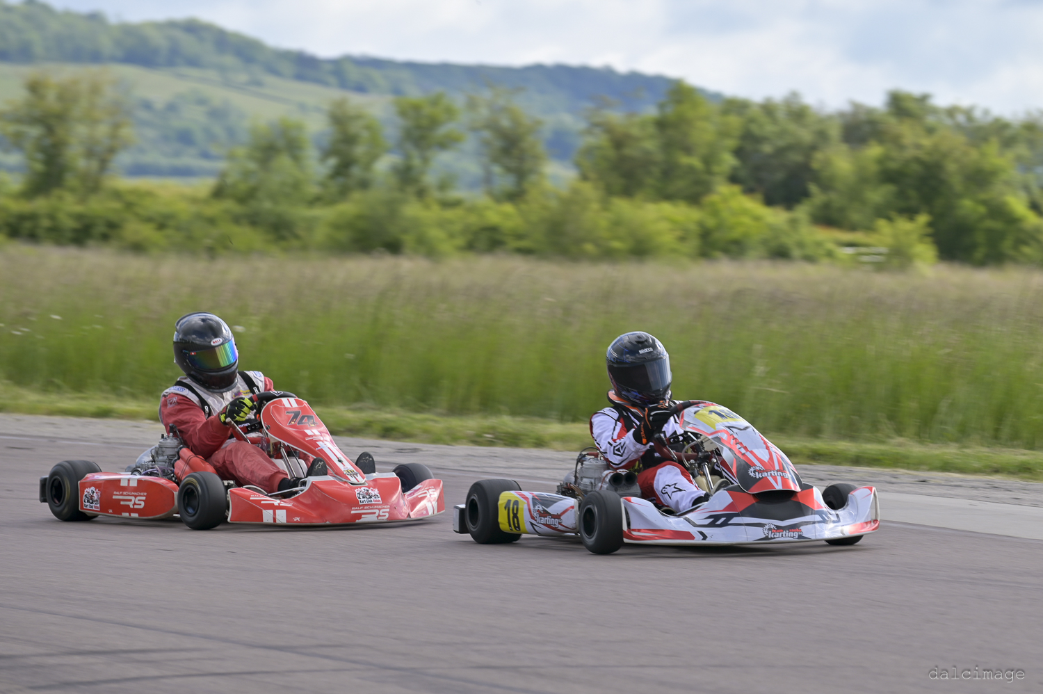 Voiture sur le circuit de pouilly - asaav.ch