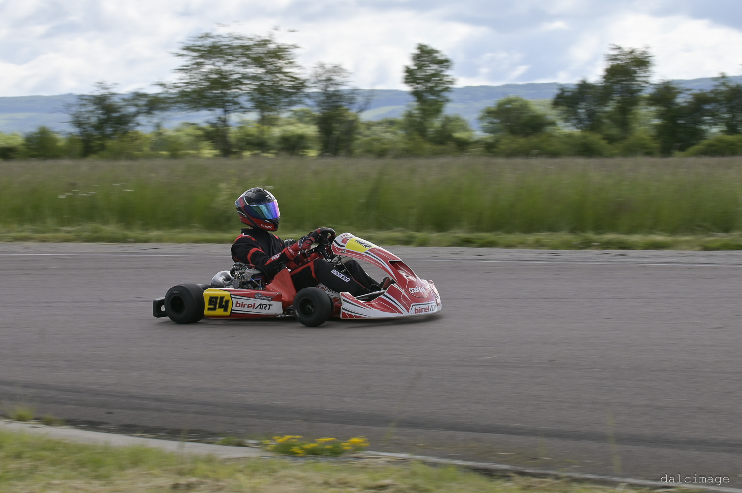 Voiture sur le circuit de pouilly - asaav.ch