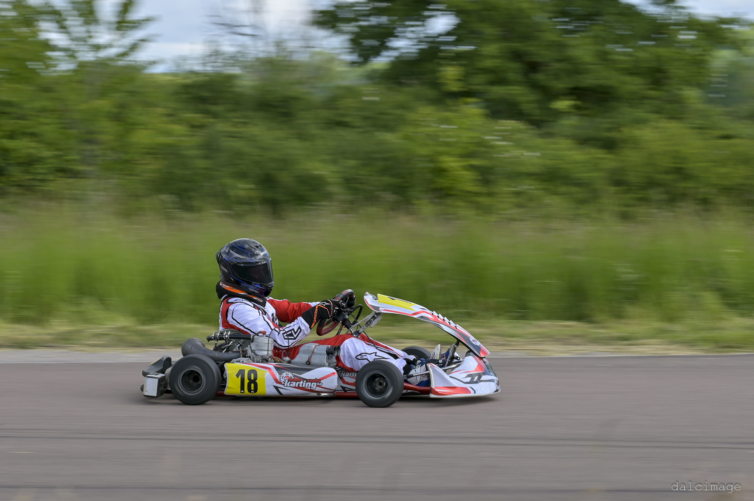 Voiture sur le circuit de pouilly - asaav.ch