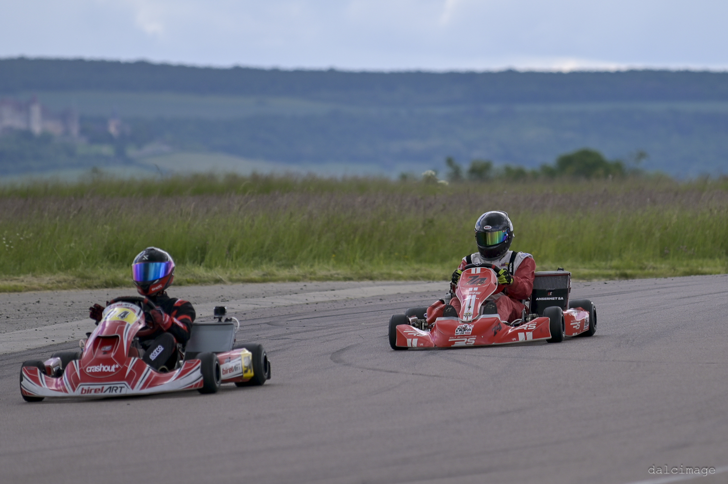 Voiture sur le circuit de pouilly - asaav.ch