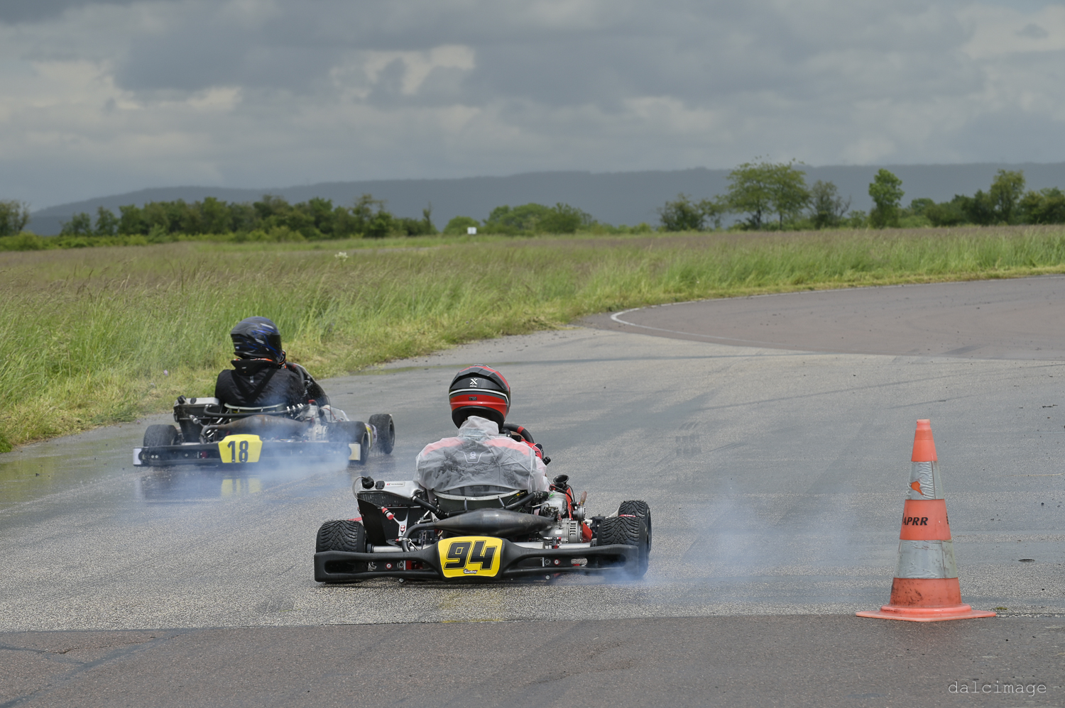 Voiture sur le circuit de pouillo - asaav.ch