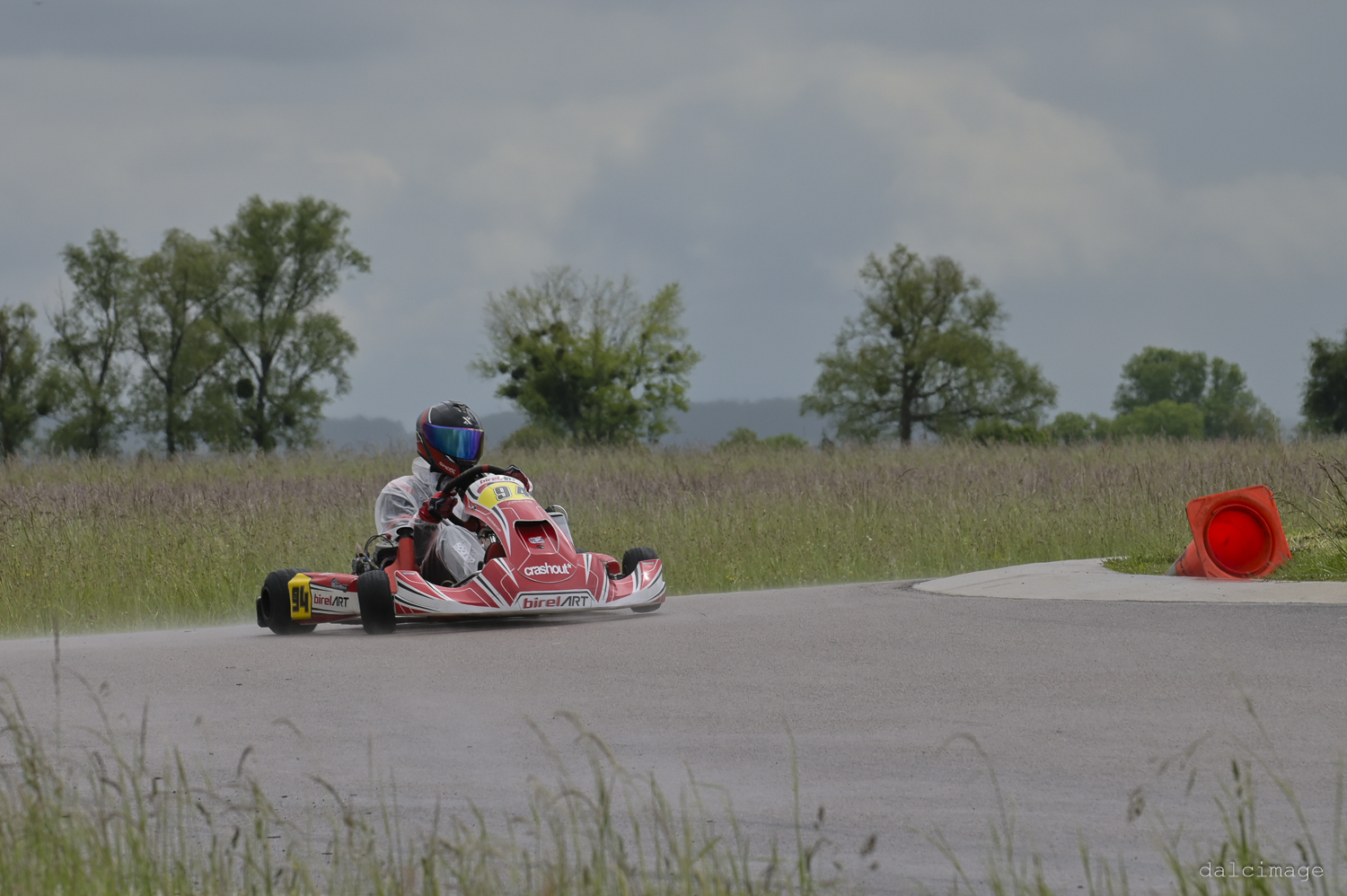 Voiture sur le circuit de pouillo - asaav.ch