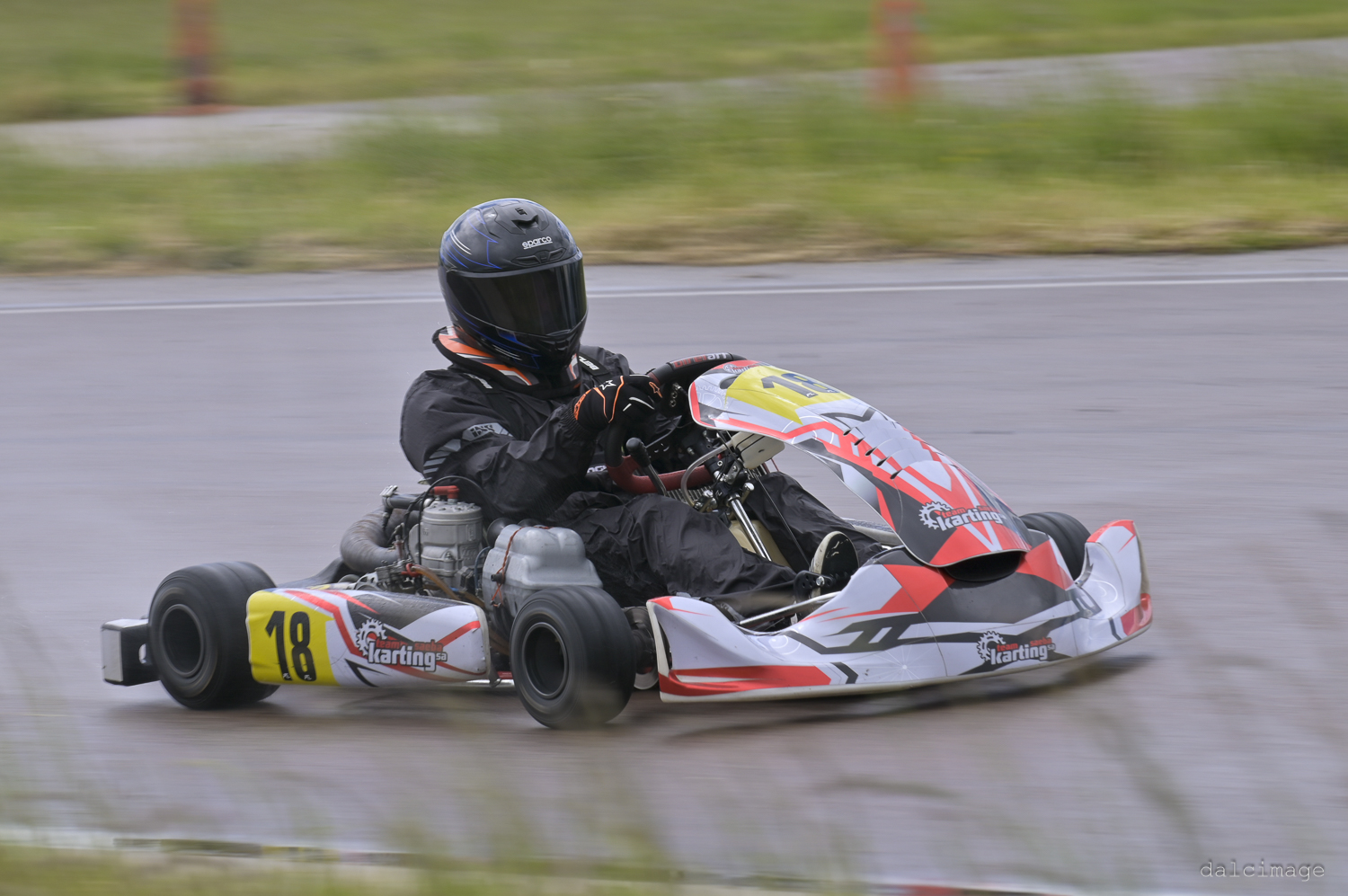 Voiture sur le circuit de pouilly - asaav.ch