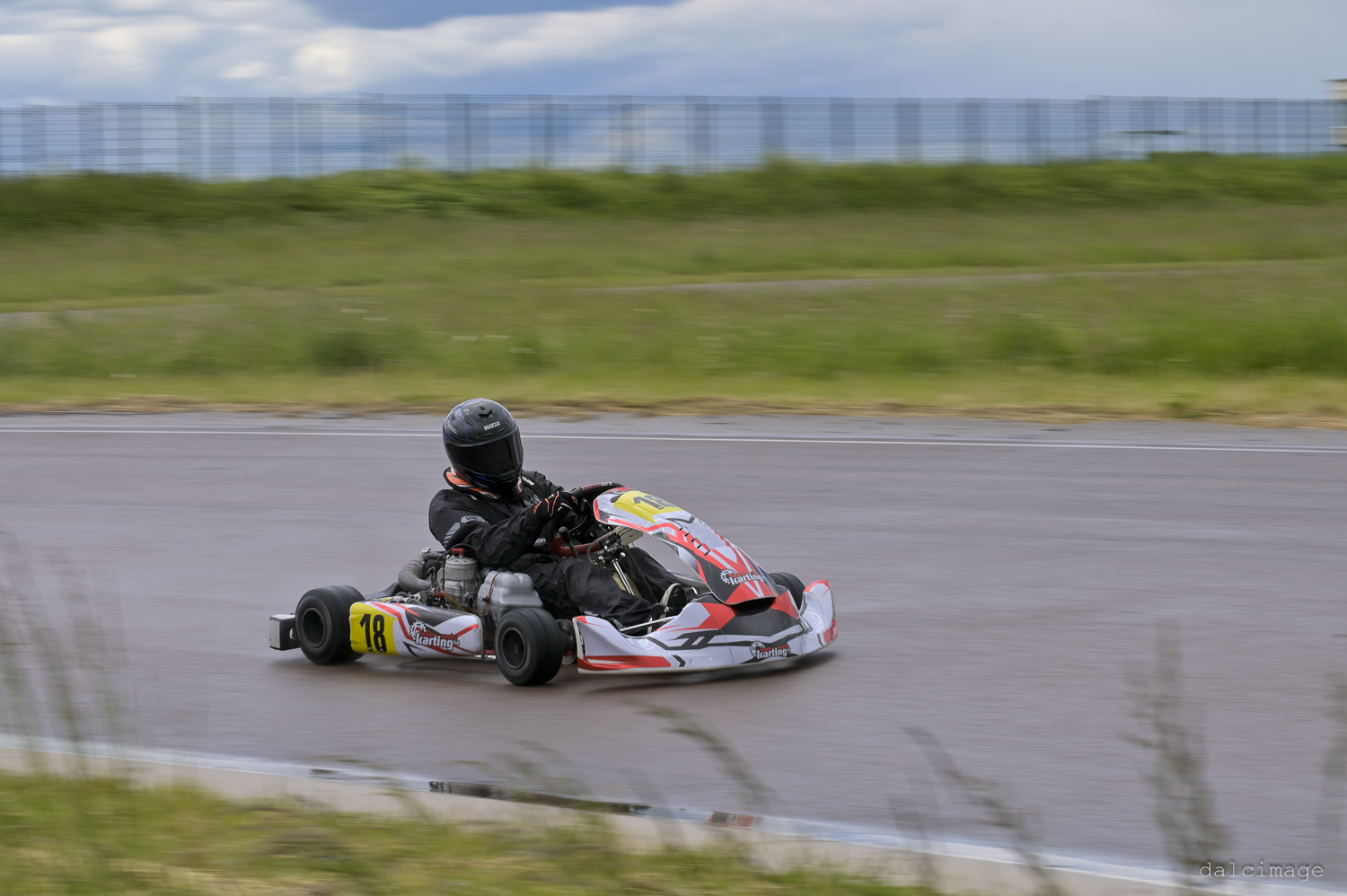 Voiture sur le circuit de pouilly - asaav.ch