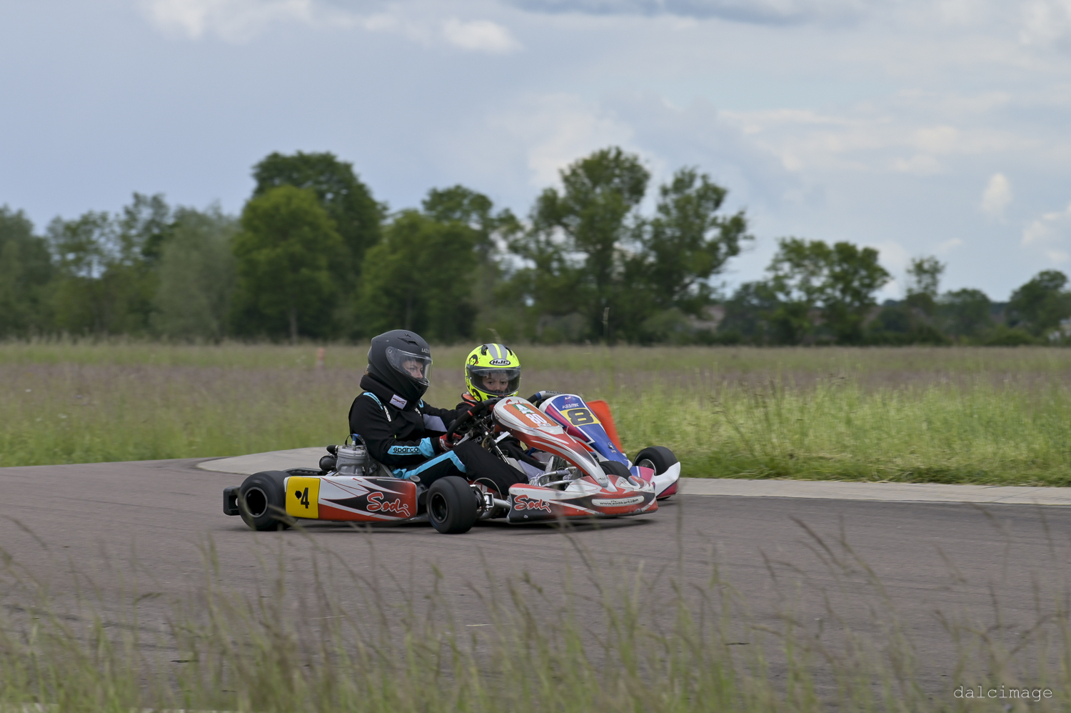 Voiture sur le circuit de pouilly - asaav.ch