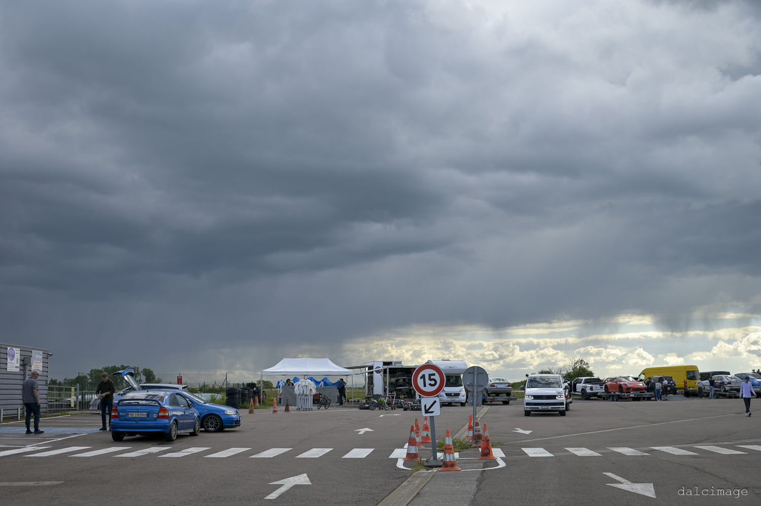 Voiture sur le circuit de pouilly - asaav.ch