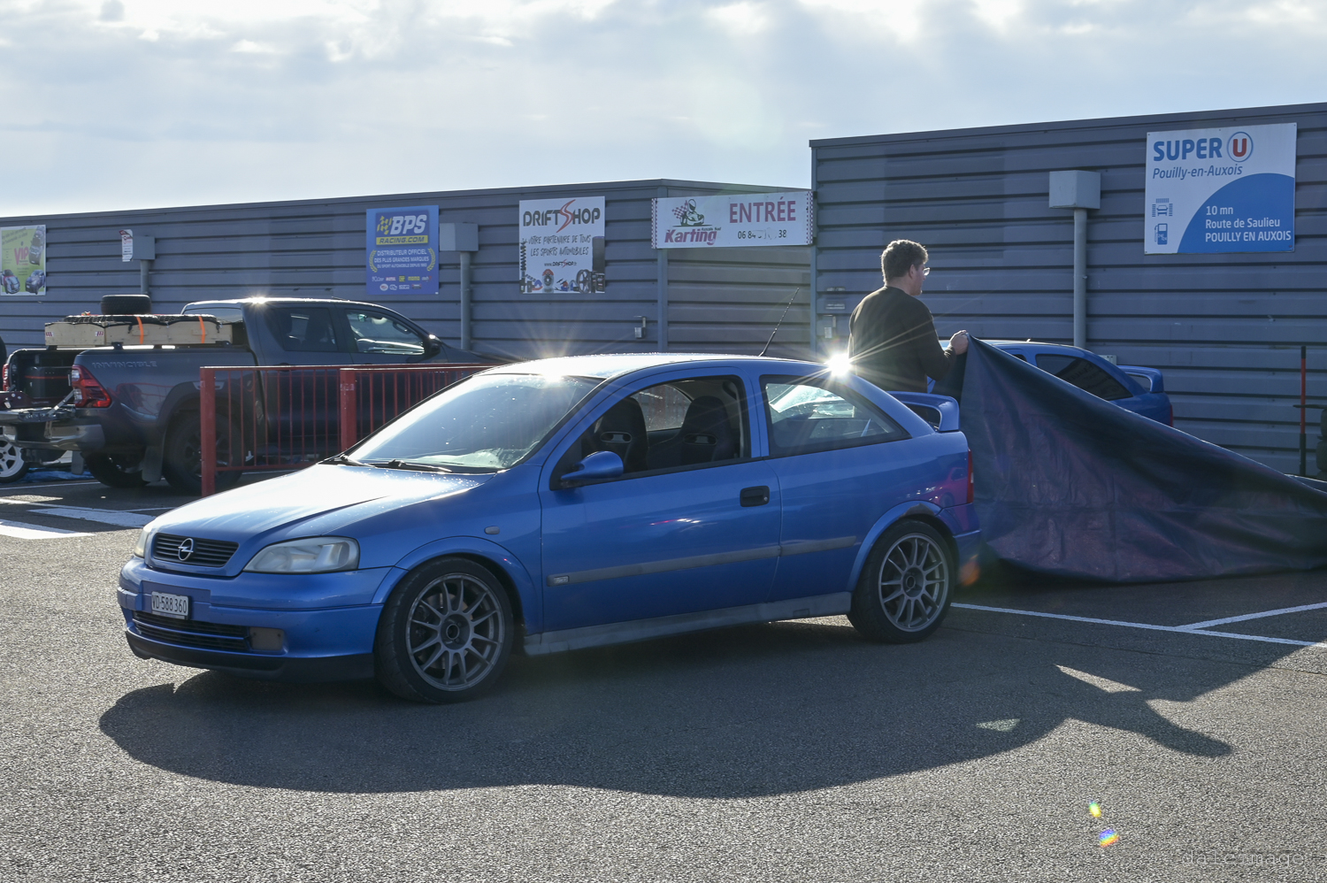 Voiture sur le circuit de pouilly - asaav.ch