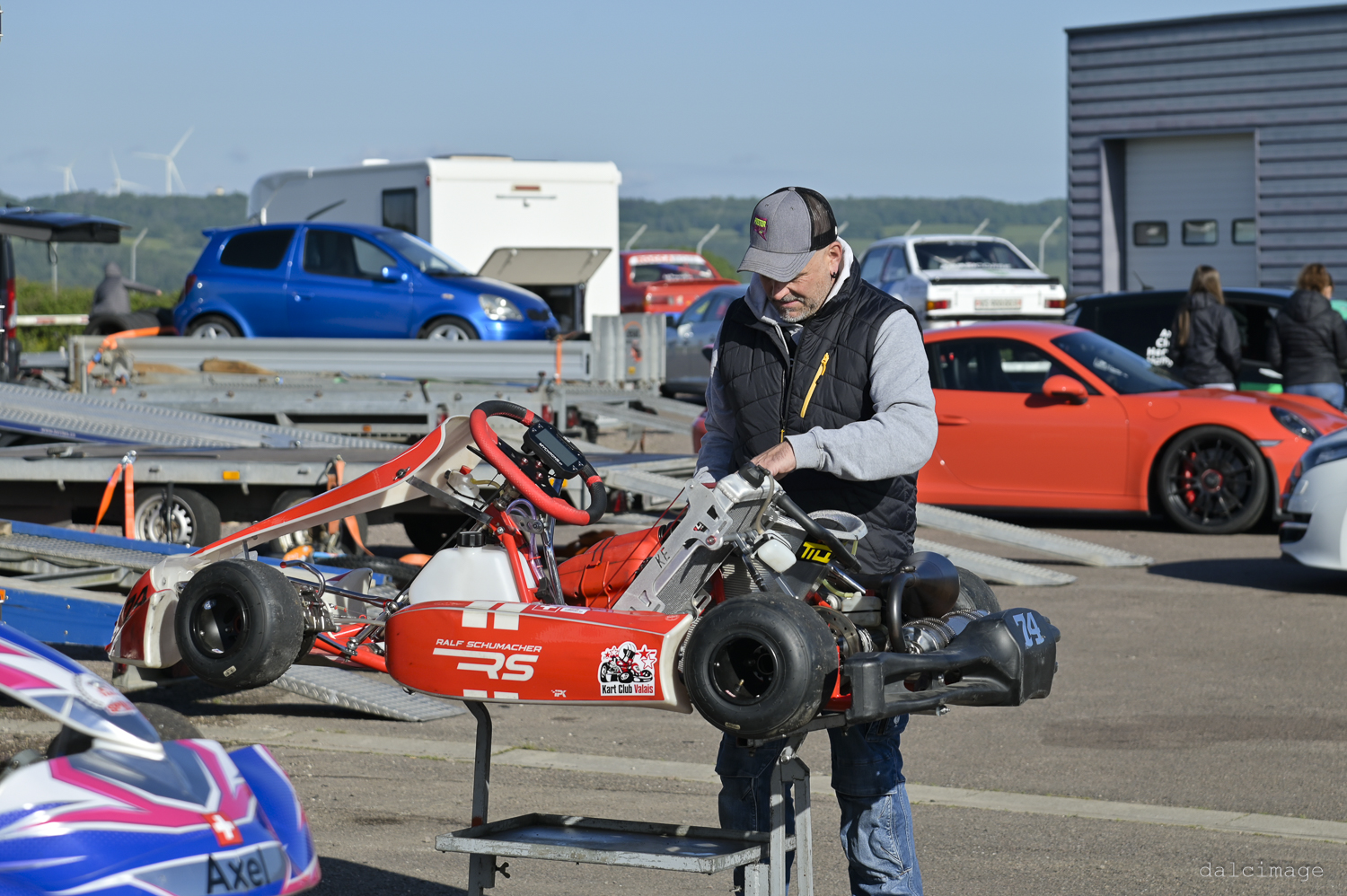 Voiture sur le circuit de pouilly - asaav.ch