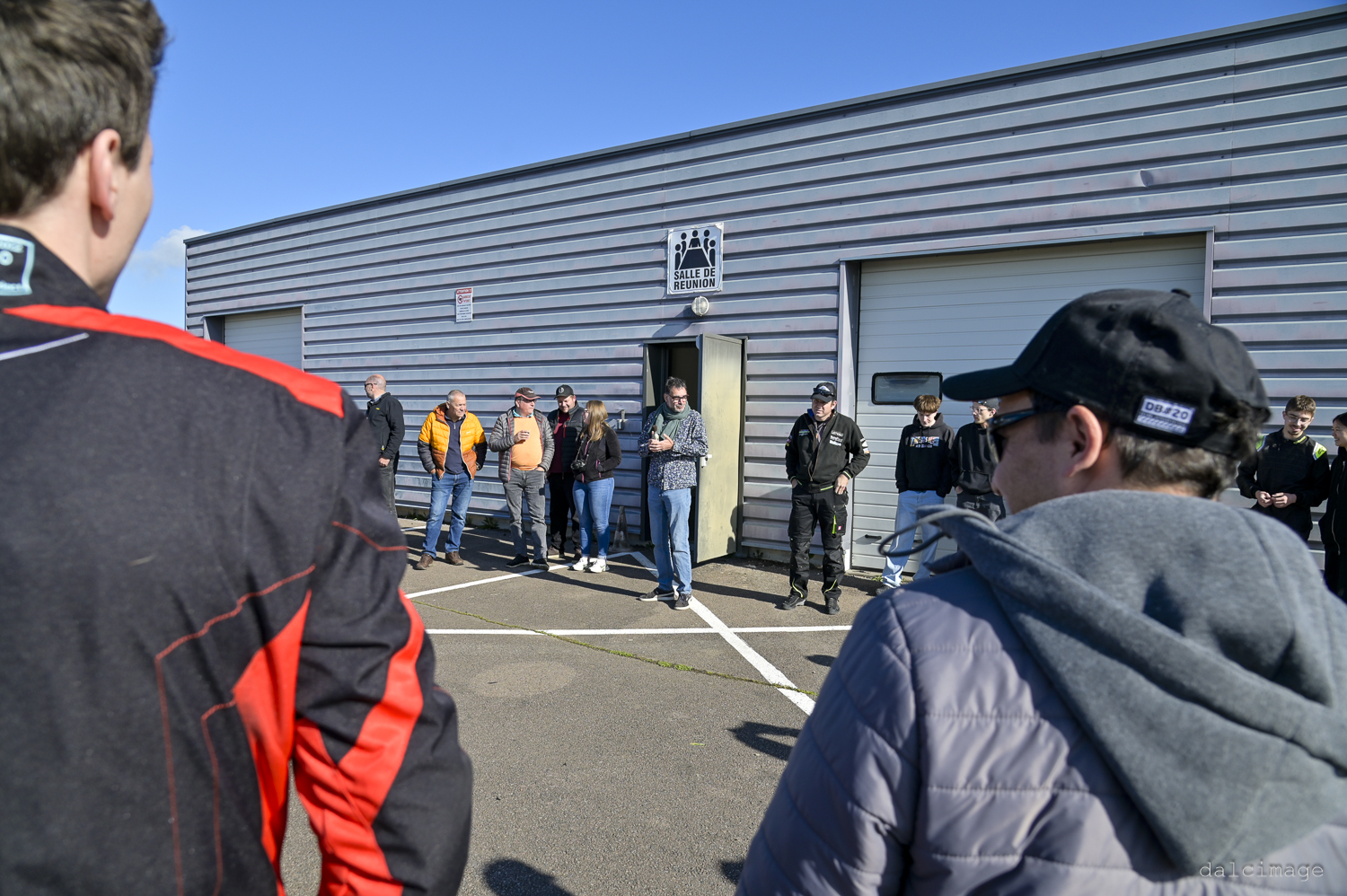Voiture sur le circuit de pouilly - asaav.ch