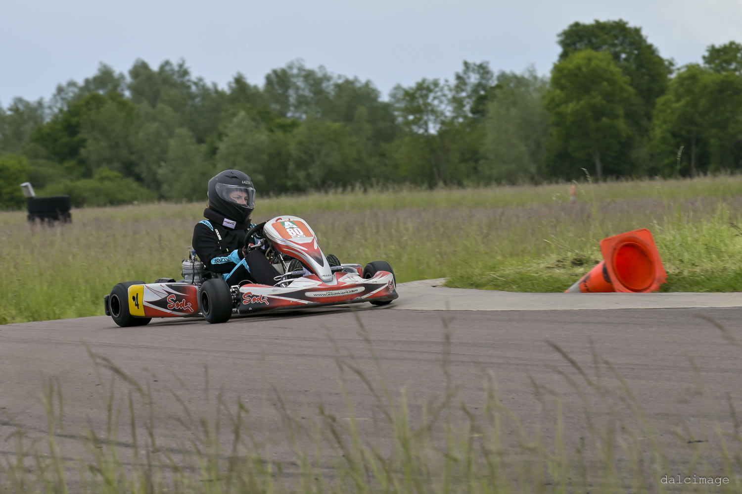 Voiture sur le circuit de pouilly - asaav.ch