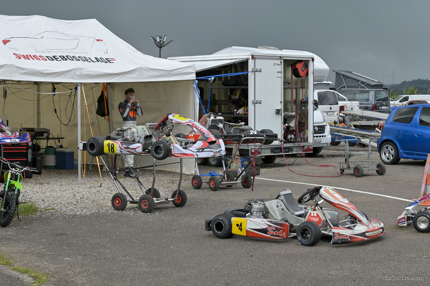 Voiture sur le circuit de pouillo - asaav.ch