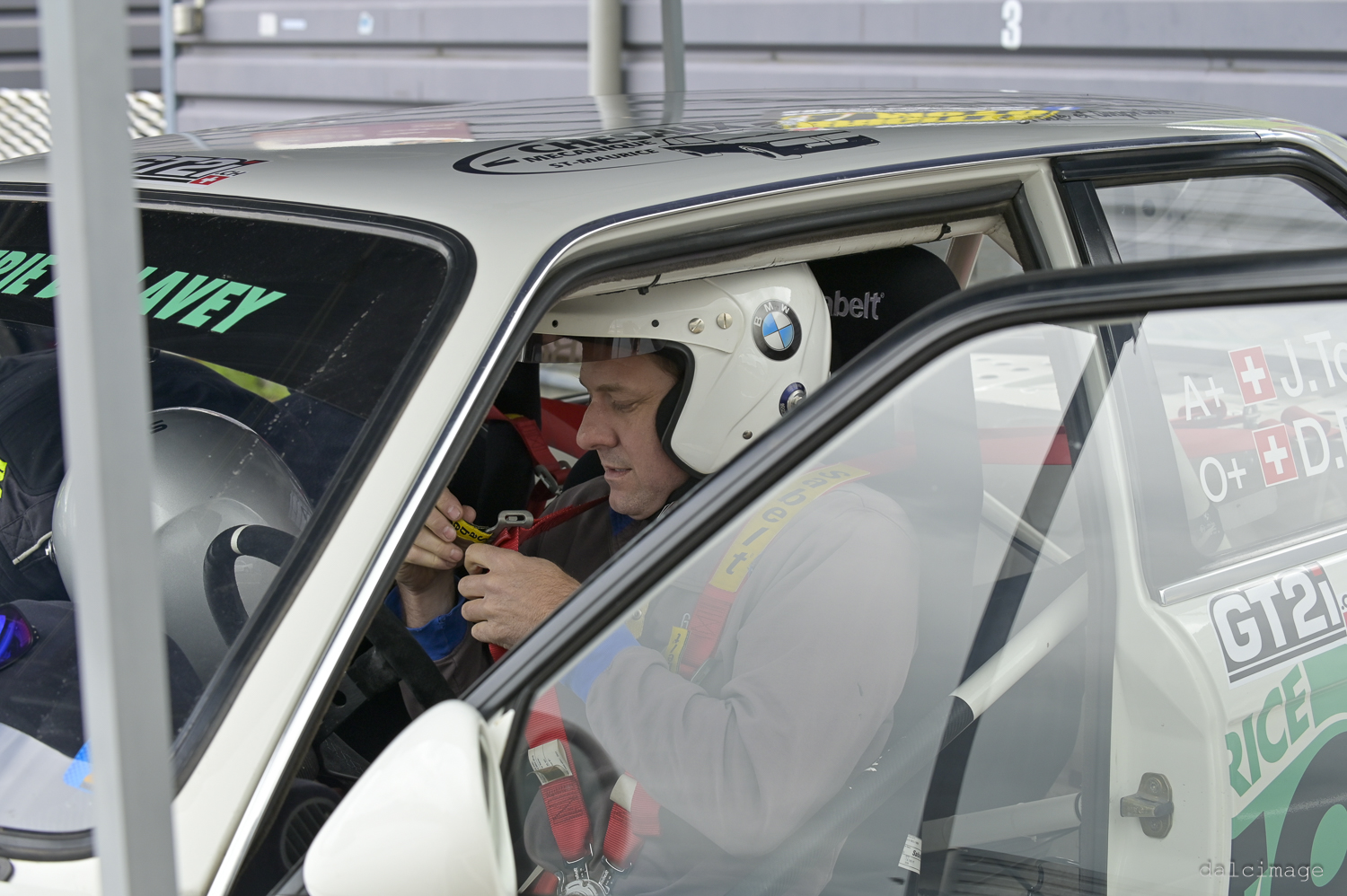 Voiture sur le circuit de pouilly - asaav.ch