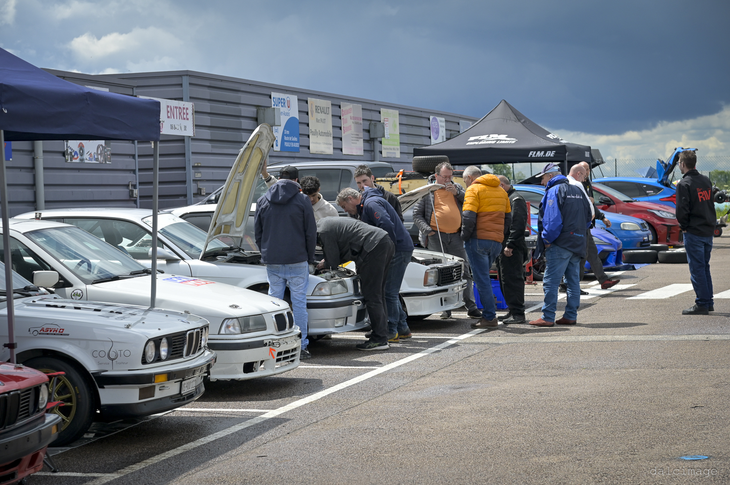 Voiture sur le circuit de pouilly - asaav.ch