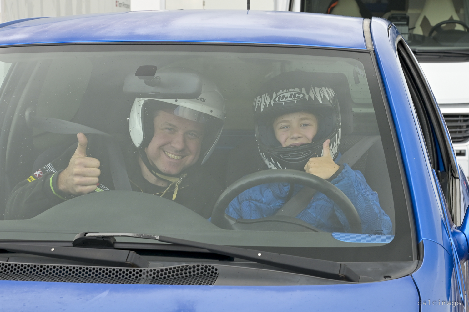 Voiture sur le circuit de pouilly - asaav.ch