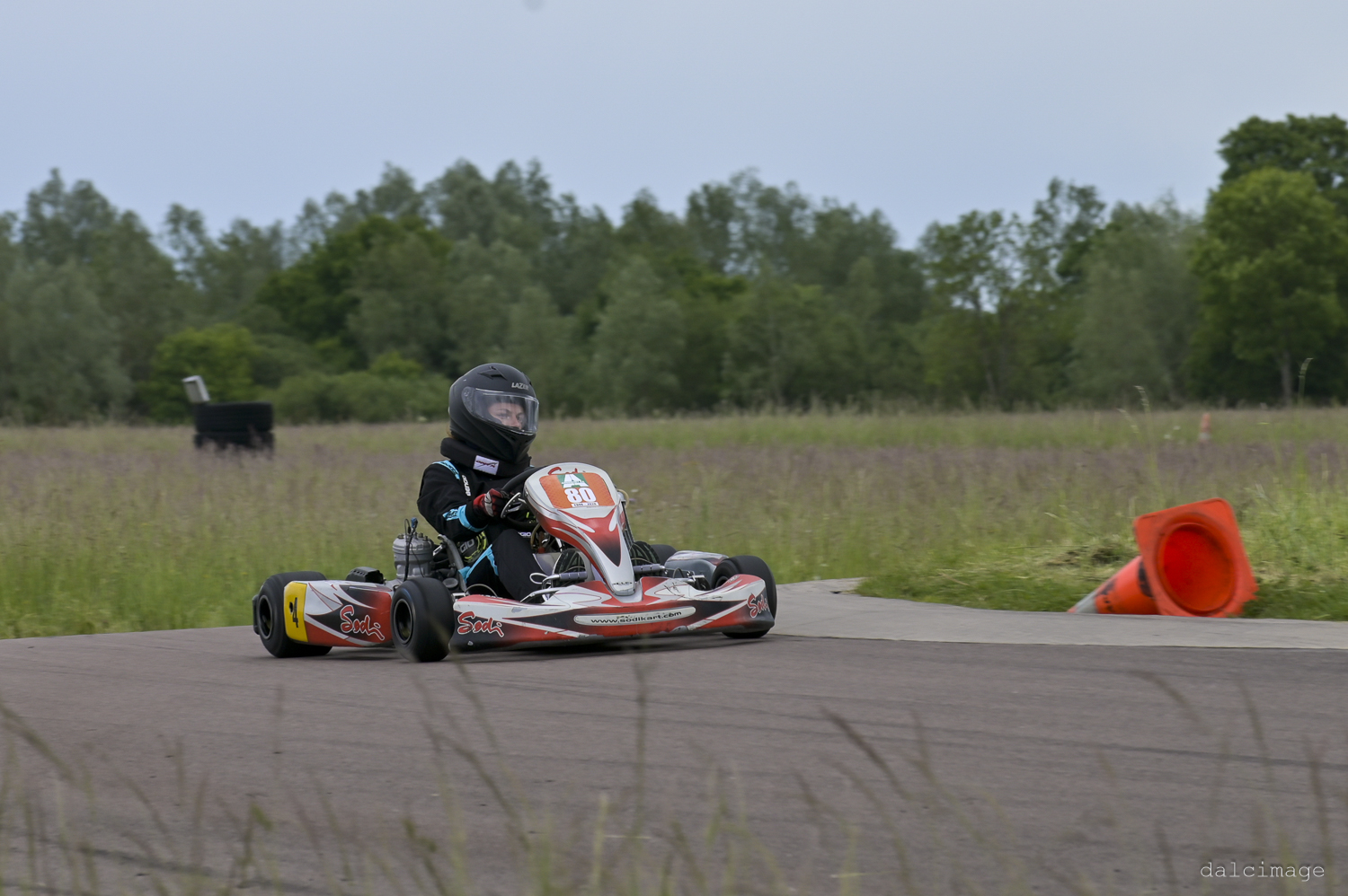 Voiture sur le circuit de pouilly - asaav.ch