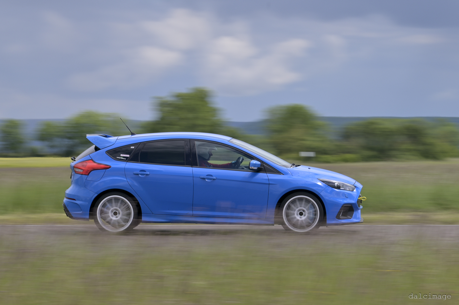 Voiture sur le circuit de pouilly - asaav.ch