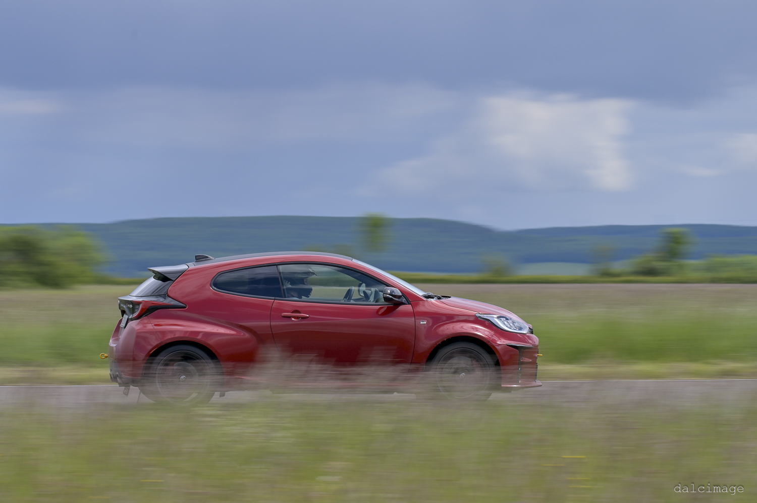 Voiture sur le circuit de pouilly - asaav.ch