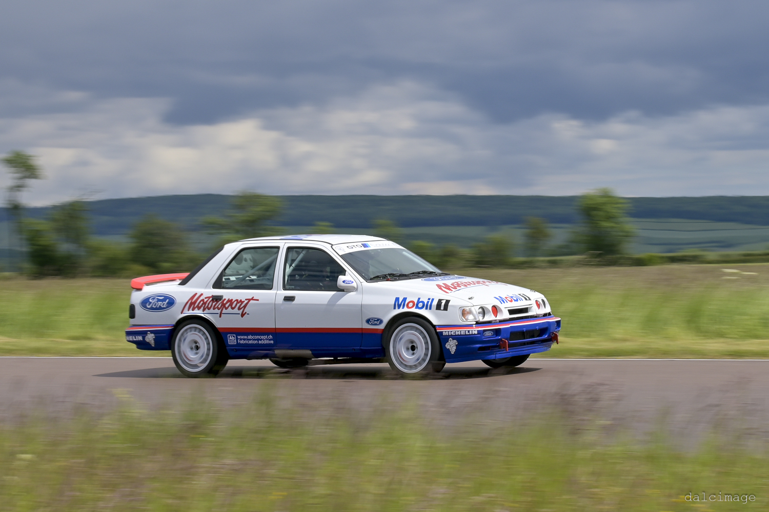 Voiture sur le circuit de pouilly - asaav.ch