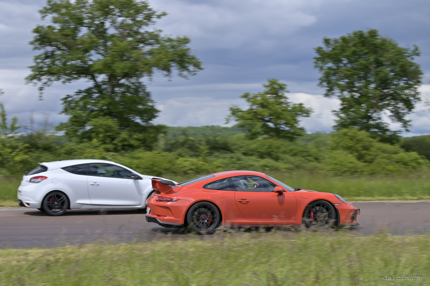 Voiture sur le circuit de pouilly - asaav.ch
