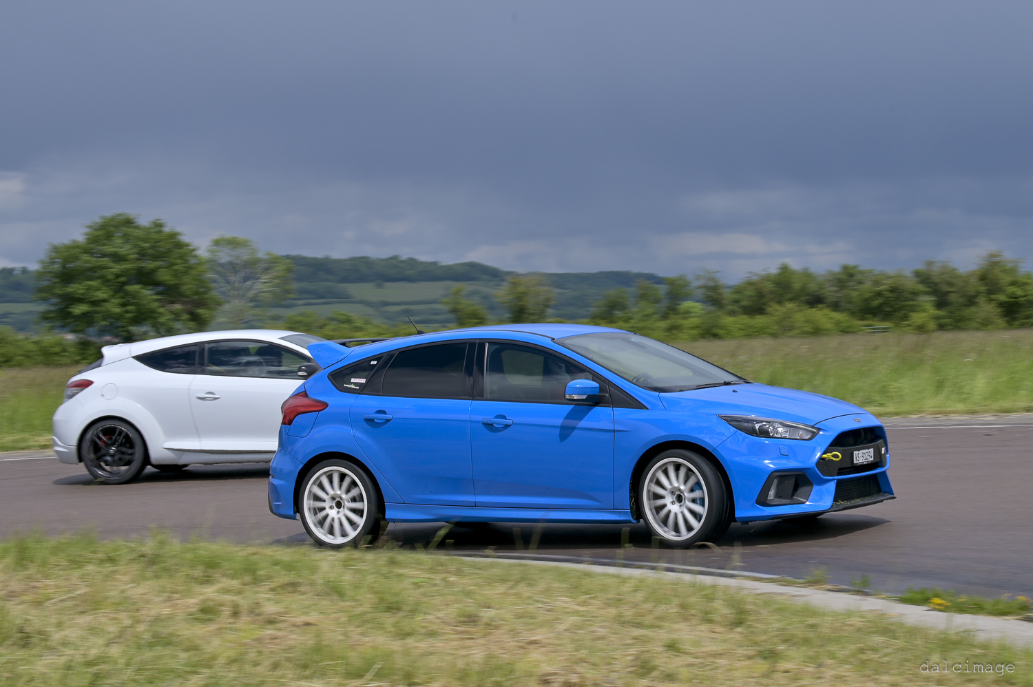 Voiture sur le circuit de pouilly - asaav.ch