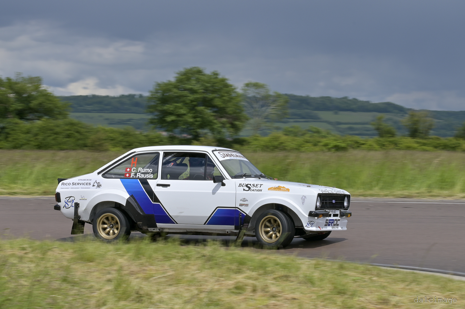 Voiture sur le circuit de pouilly - asaav.ch