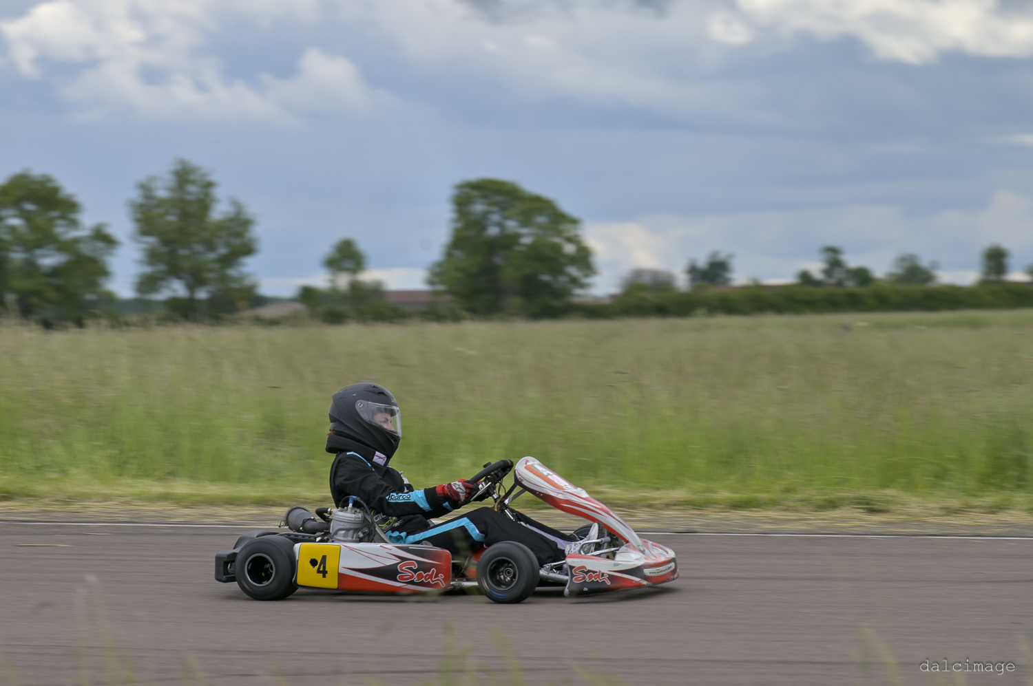 Voiture sur le circuit de pouilly - asaav.ch